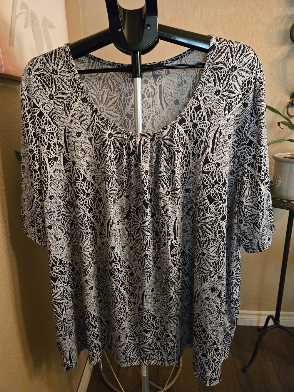 Penningtons Black and White Scoop Neck Printed Short Sleeve Top